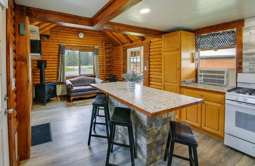 Thompson Falls Cabin | Inviting Thompson Falls Cabin with Scenic Mountain Views