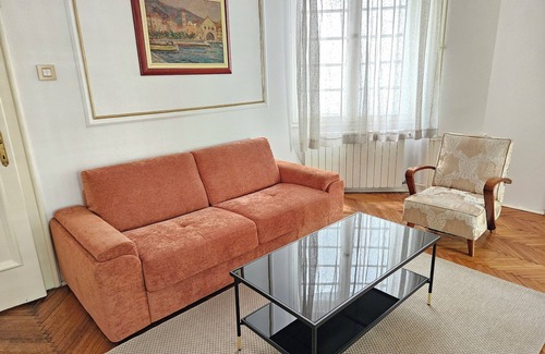 Vracar Apartment | Inviting Three-Bedroom Apartment Near St Sava Temple