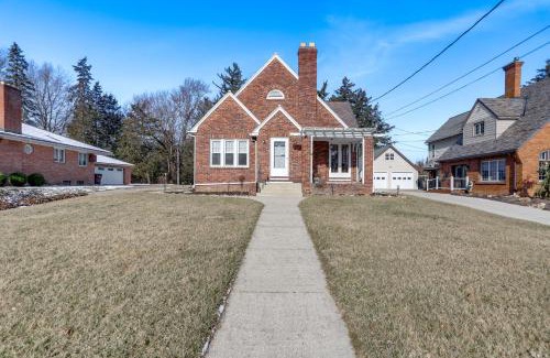 Tiffin House | Inviting Tiffin House: Private Pool & One Mile to Town
