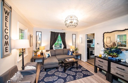Lebanon Cottage | Inviting Cozy Time Cottage with Lake and Ocean Views