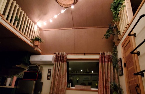 Mead Cabin | Charming Treehouse Cabin in a Peaceful Lake Community