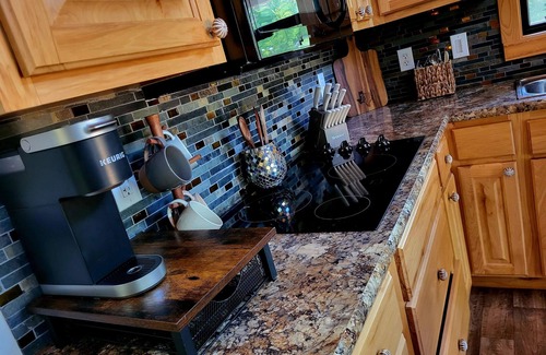 Mineola House | Charming Tiny Home Retreat in the Pines - Pet Friendly!