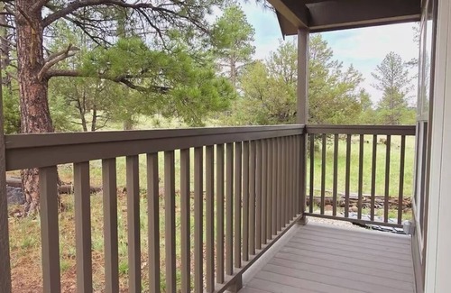 Page Cabin | Cozy Tiny Home King Room #19A