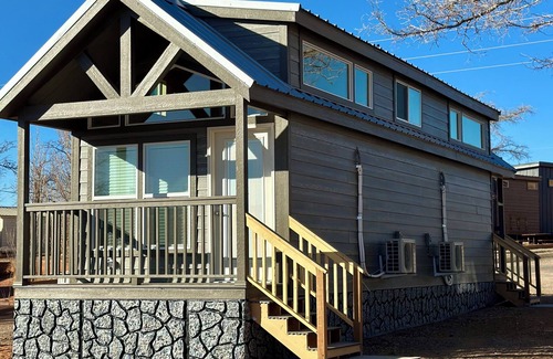 Page Cabin | Cozy Tiny Home King Room #19B
