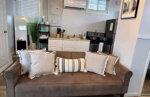 Lenoir City House | Cozy Tiny Home in Downtown Lenoir City, Close to the Lake