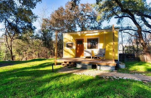 South Lamar House | Cozy Tiny Home on an Eco Farm!