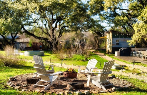 South Lamar House | Cozy Tiny Home on an Eco Farm!