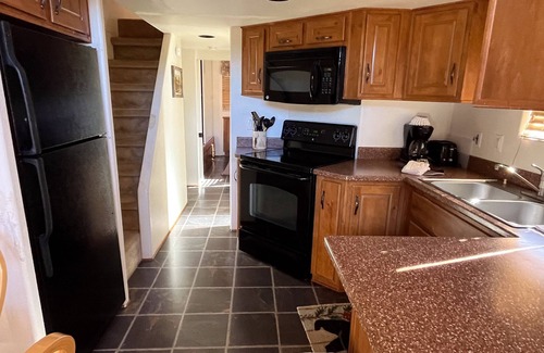 Almont Cabin | Charming Tiny Home Cabin for Couples and Families, 10/10 Rated