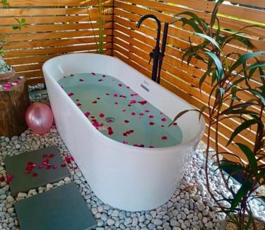 Poblacion District Villa | Guest Rated 10/10: Cozy Tiny Home with Hot Tub in City Center