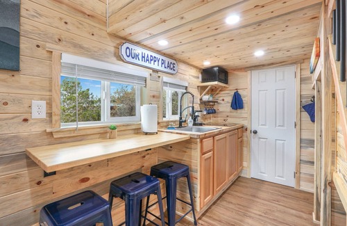 Dripping Springs House | Cozy Serenity Hollow Tiny House with Spa and Kitchen