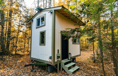 Center Conway Cottage | Charming Tiny House Glamping in the White Mountains