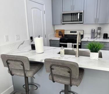 Callender Apartment | Cozy Tiny House Near The Beach