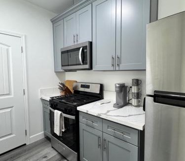 Callender Apartment | Cozy Tiny House Near The Beach