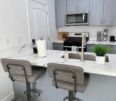 Callender Apartment | Cozy Tiny House Near The Beach