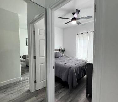 Callender Apartment | Cozy Tiny House Near The Beach
