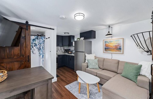 Dublin House | Inviting Tiny House on Main Street - Recently Renovated