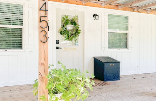 Porter Cottage | Welcoming Tiny House Perfect for Family Retreats