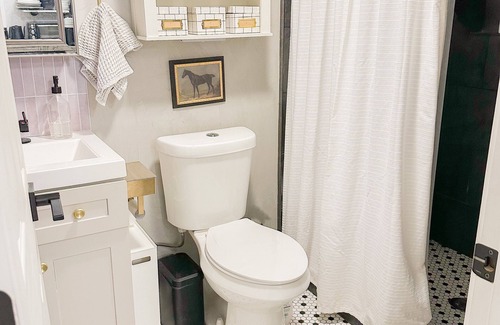 Porter Cottage | Welcoming Tiny House Perfect for Family Retreats