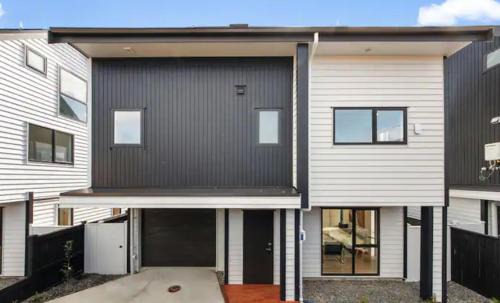 Auckland House | Comfortable Stay with Independent Bathroom & Free Parking