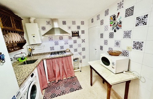 Ronda House | Cozy Townhouse for 6 with Terrace, Wi-Fi & Spa Amenities