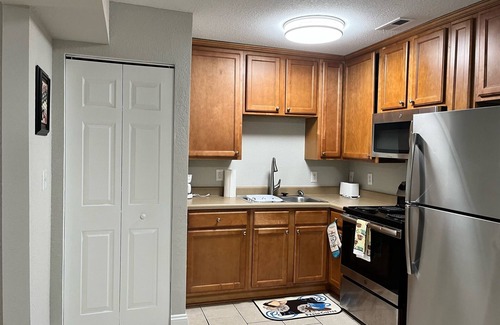 Villa Heights House | Charming Townhome Near Plaza Midwood & Noda, Pet Friendly