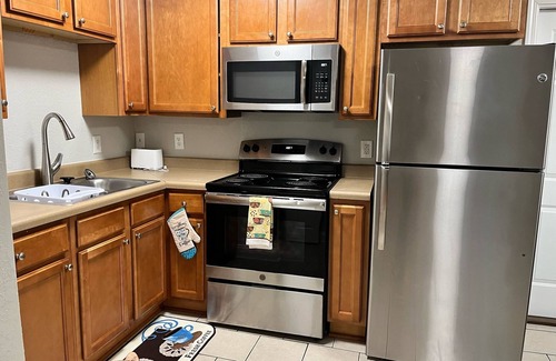 Villa Heights House | Charming Townhome Near Plaza Midwood & Noda, Pet Friendly
