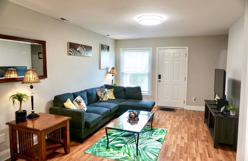 Villa Heights House | Charming Townhome Near Plaza Midwood & Noda, Pet Friendly