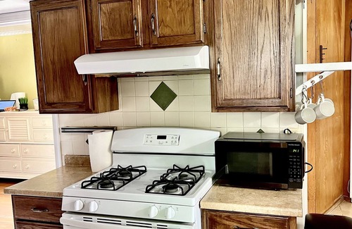 Northeast Dallas House | Inviting Townhome near Dallas with Pet-Friendly Amenities