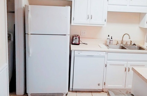 Forest Lake House | Cozy Townhome Tuscaloosa, 2-Bedroom, Walk to Campus Stadium & Downtown Strip