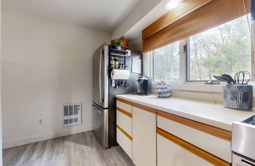Stratton Mountain Condo | Inviting Townhome with Pool, Tennis & Cozy Fireplace