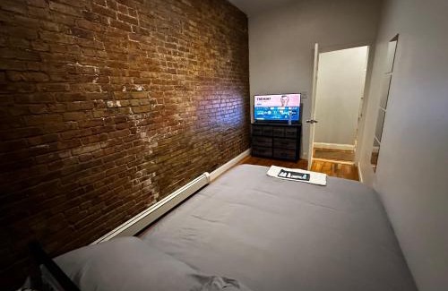 Harlem House | Comfortable Townhouse Retreat in Vibrant Harlem