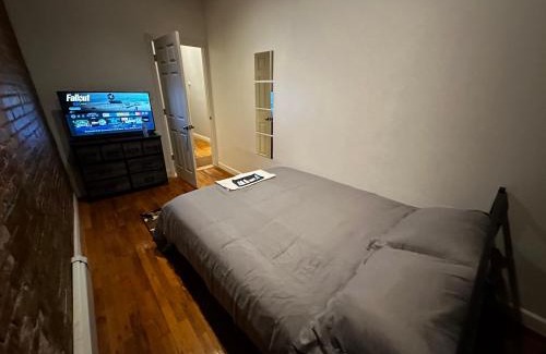 Harlem House | Comfortable Townhouse Retreat in Vibrant Harlem