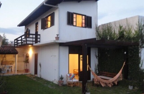 Morrinhos House | Cozy townhouse just steps from the beach in Morrinhos. Free wi-fi.
