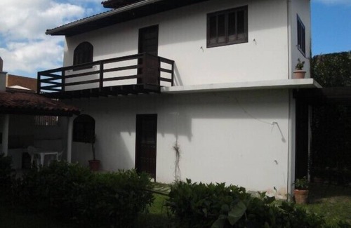 Morrinhos House | Cozy townhouse just steps from the beach in Morrinhos. Free wi-fi.