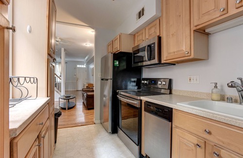 Downtown Baltimore House | Inviting Townhouse Near Camden Yards with Family Amenities