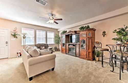 Clear Lake Shores House | Inviting Townhouse with Patio Steps from Kemah Boardwalk