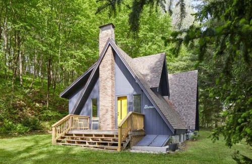 Swan Lake Ski Chalet | Family-Friendly Chalets in NY, USA - Pet Welcoming Retreat