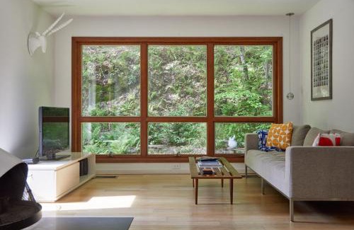 Swan Lake Ski Chalet | Family-Friendly Chalets in NY, USA - Pet Welcoming Retreat