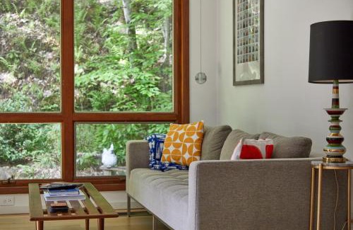 Swan Lake Ski Chalet | Family-Friendly Chalets in NY, USA - Pet Welcoming Retreat