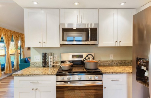 Anderson Mill House | Serene Retreat with King Suite, Covered Patio & Ocean View