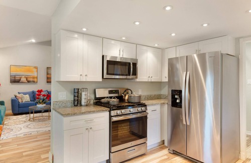 Anderson Mill House | Serene Retreat with King Suite, Covered Patio & Ocean View