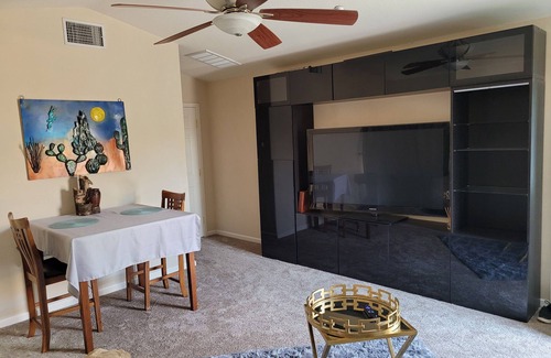 Brentwood House | Charming Treetop Getaway with Ocean View & Spa Access