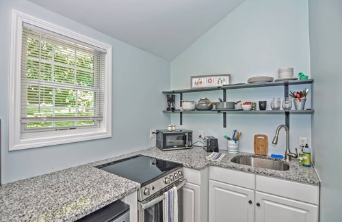 North Truro House | Pet-Friendly Truro Cottage Steps from the Beach - Rated 9.2