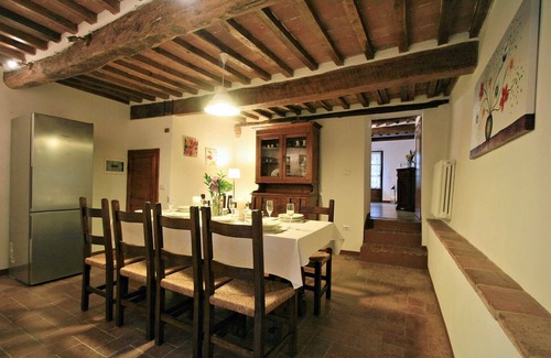 Radicondoli House | Inviting Tuscany Farmhouse with Private Pool for 12 Guests
