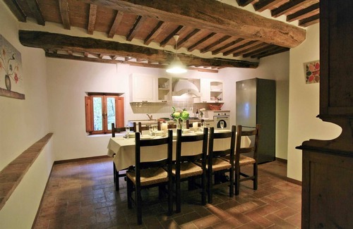 Radicondoli House | Inviting Tuscany Farmhouse with Private Pool for 12 Guests