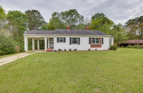 Tuskegee House | Inviting Tuskegee Home Near Auburn University Awaits You