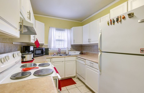 Tuskegee House | Inviting Tuskegee Home Near Auburn University Attractions