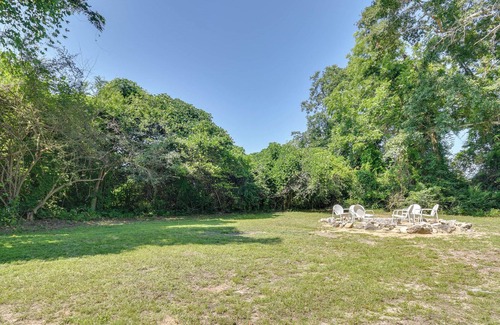 Macon County House | Cozy Tuskegee Home ~ 3 Mi to Tuskegee University!