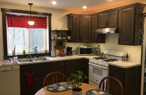 Bristolville House | Inviting Two-Bedroom House Near Middlefield with Ocean View