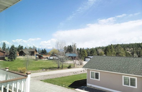 Lakeside House | Inviting Two-Bedroom Retreat by Flathead Lake with Ocean View